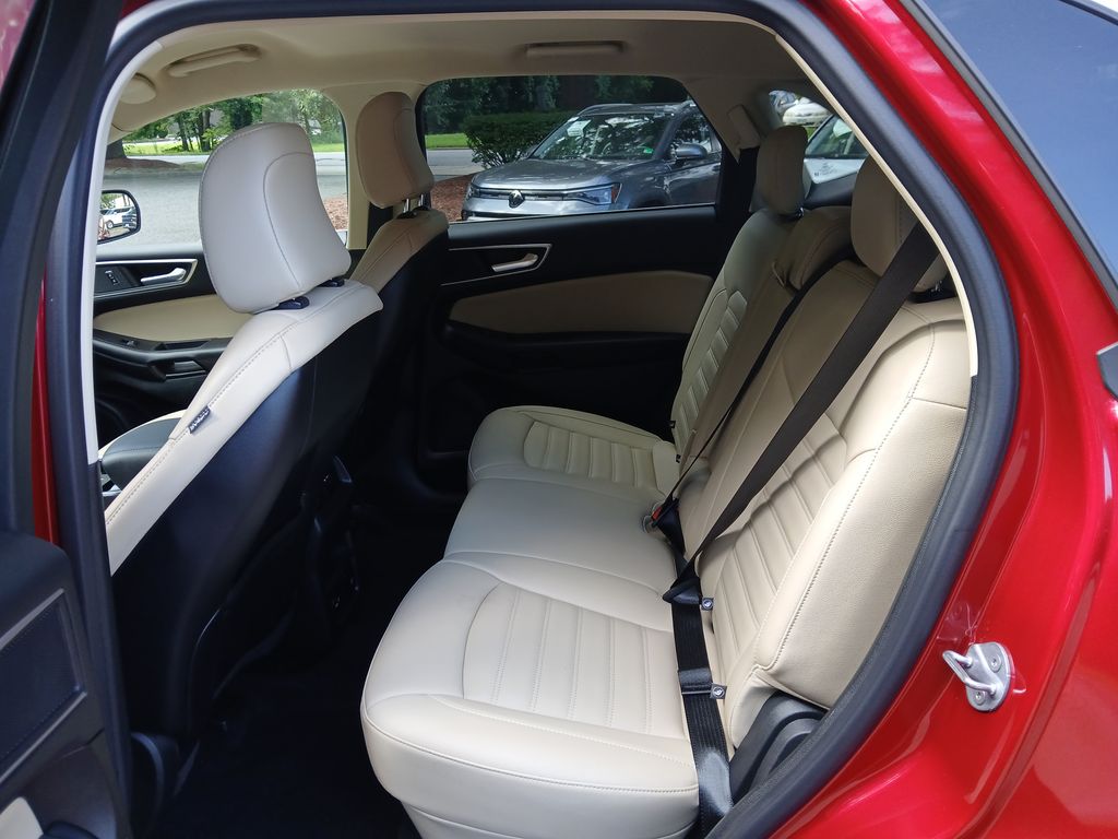 2022 Ford Edge SEL photo 21