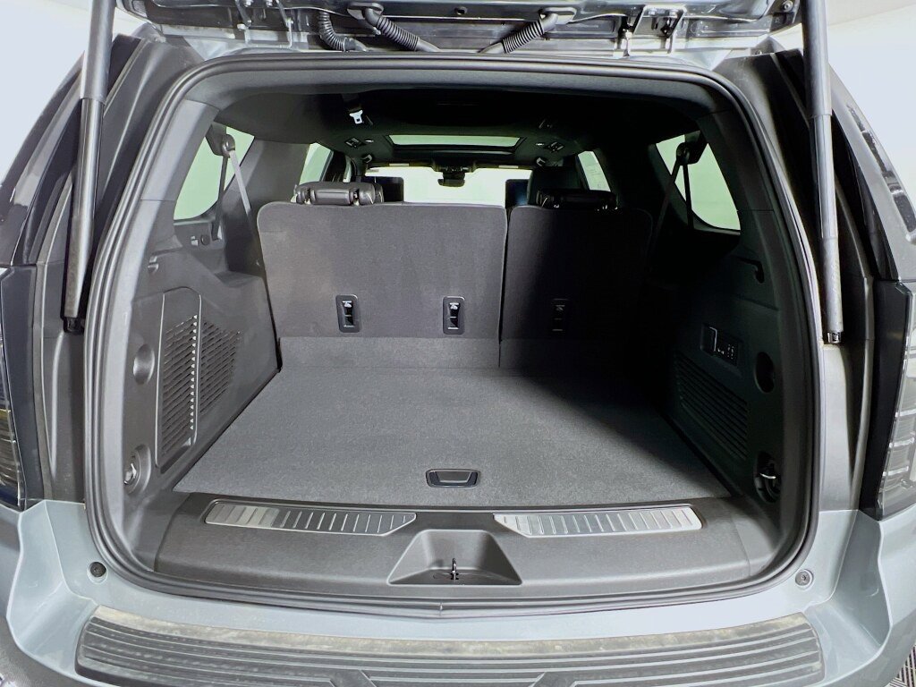 2025 Chevrolet Suburban Premier photo 24