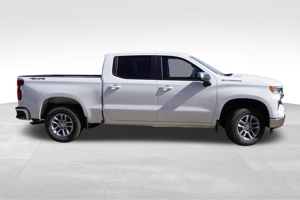 2025 Chevrolet Silverado 1500 LT photo 2