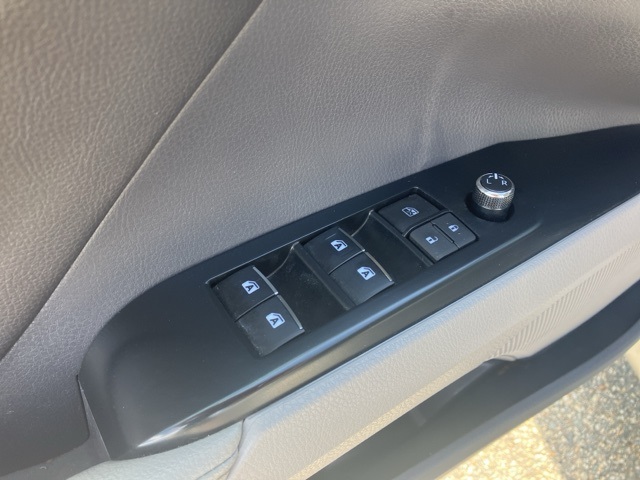 2020 Toyota Camry XLE photo 18