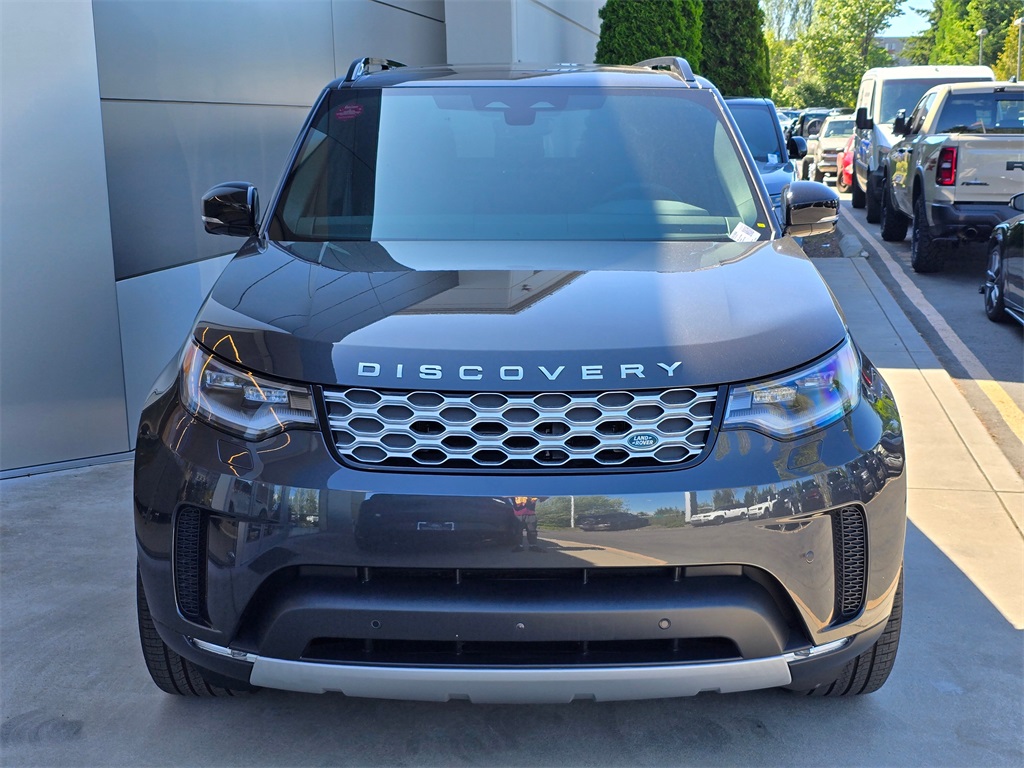 2025 Land Rover Discovery S photo 3