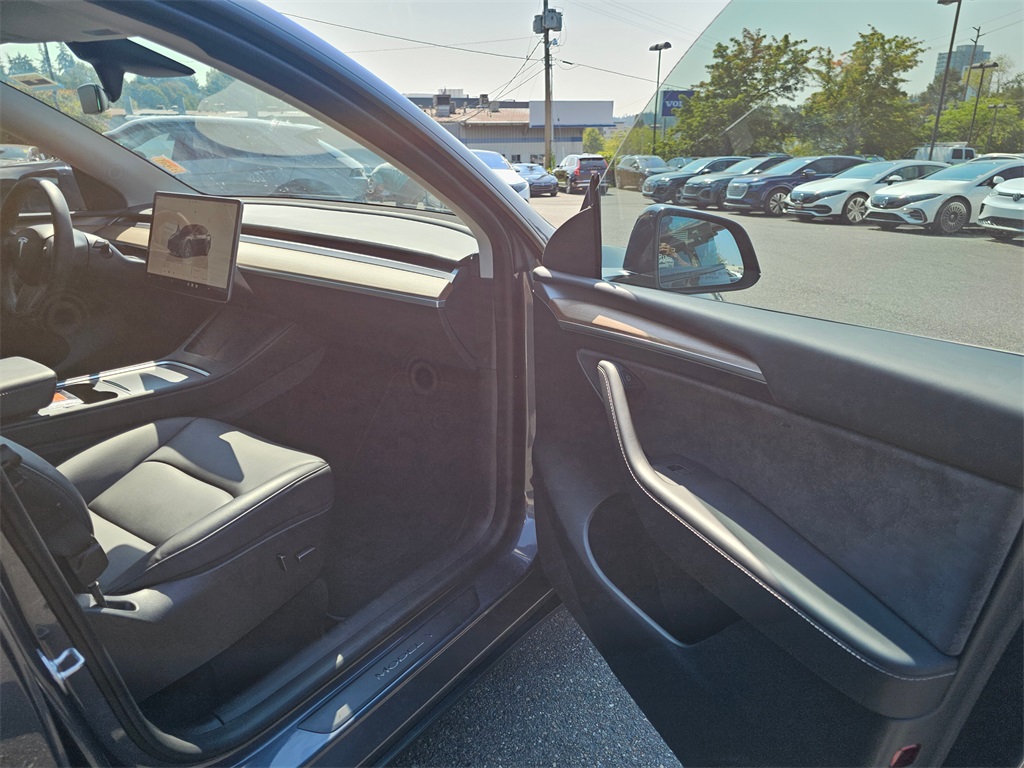 2023 Tesla Model Y Long Range photo 13