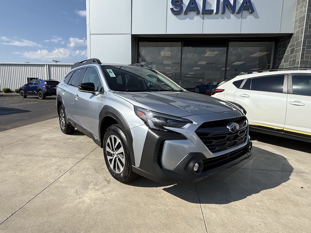 2025 Subaru Outback Premium's photo