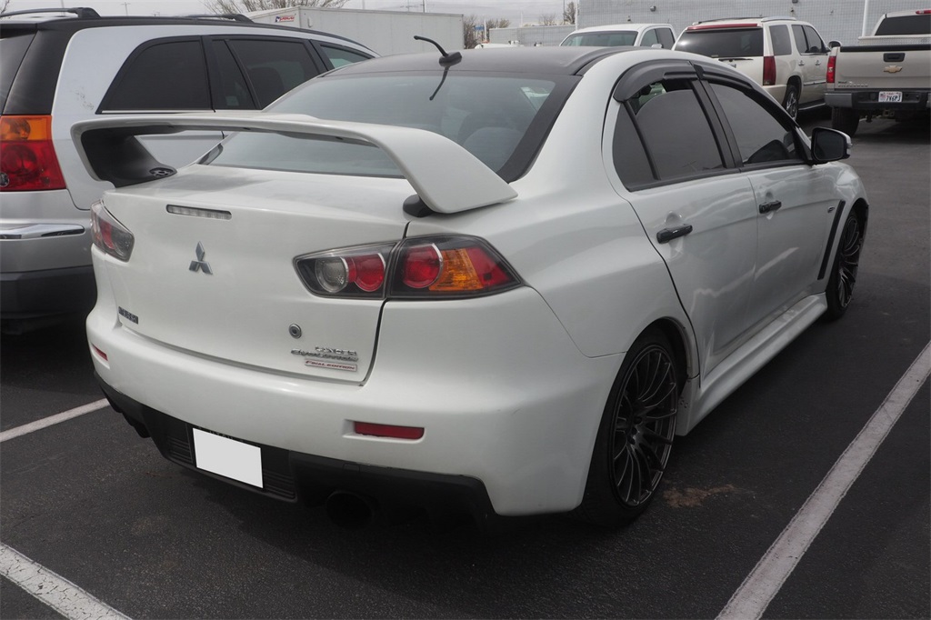 2015 Mitsubishi Lancer Evolution photo 3