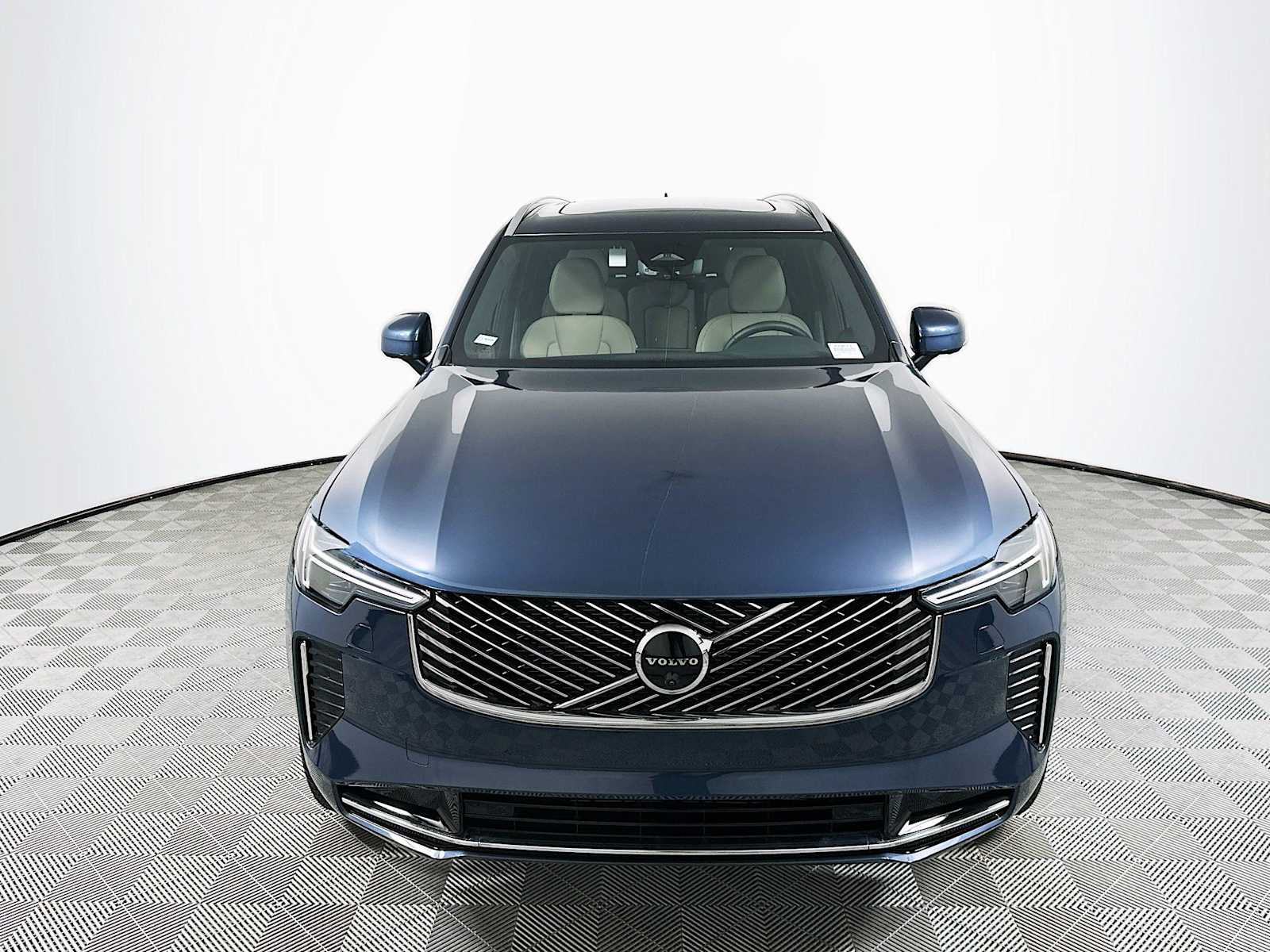 2025 Volvo XC90 AWD Plus photo 2