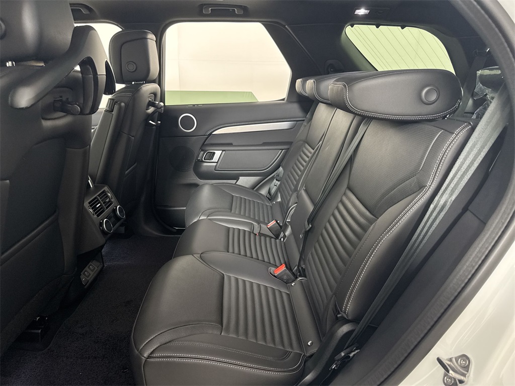 2025 Land Rover Discovery SE photo 21