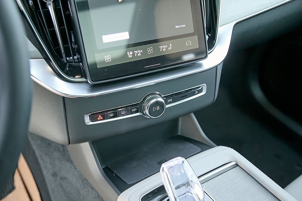 2026 VOLVO XC90 - Image 13