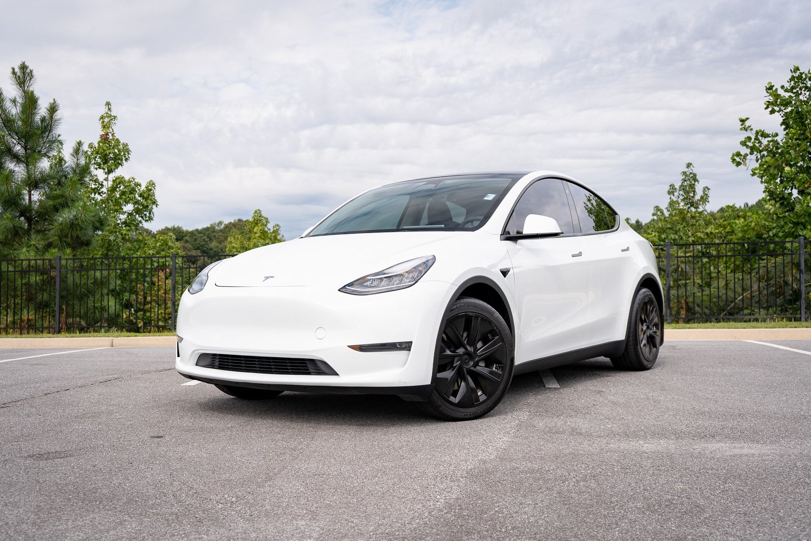 2023 Tesla Model Y Long Range's photo