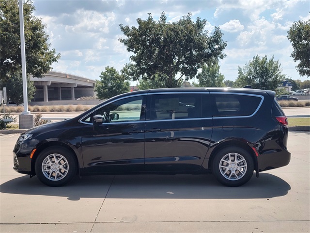 2026 Chrysler Pacifica photo 6