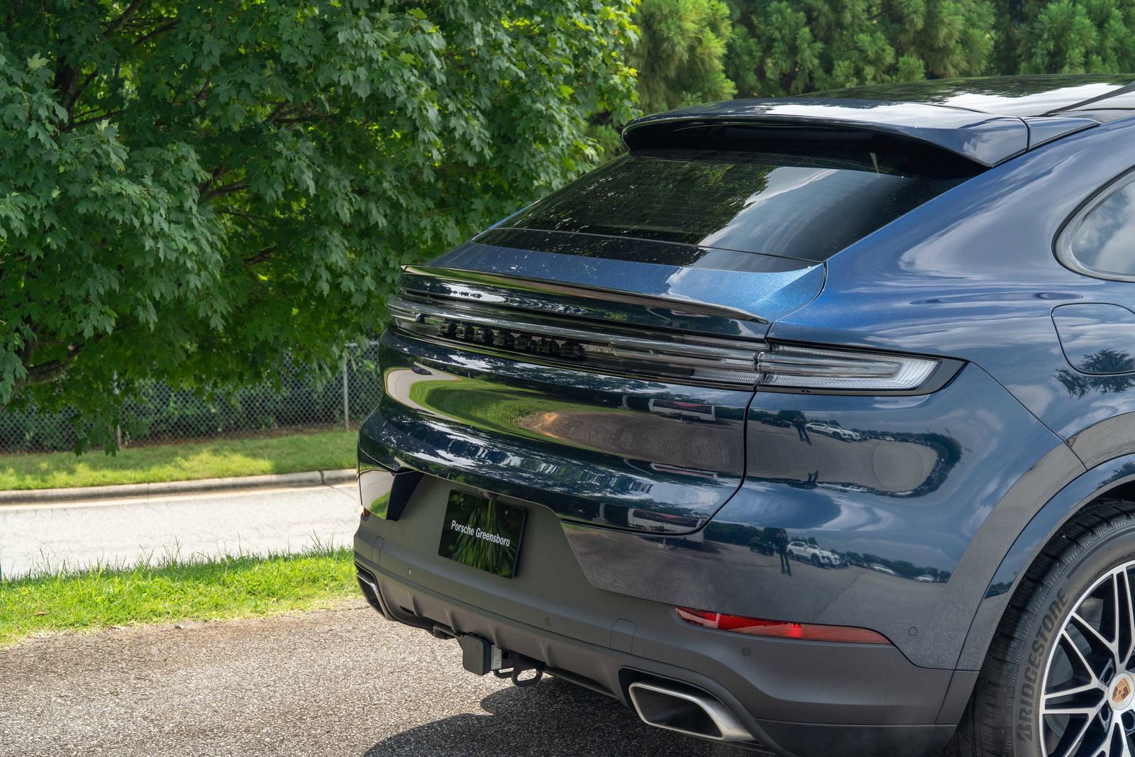 2025 Porsche Cayenne Base photo 13
