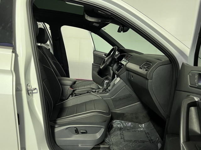 2024 Volkswagen Tiguan SEL R-Line Black photo 26