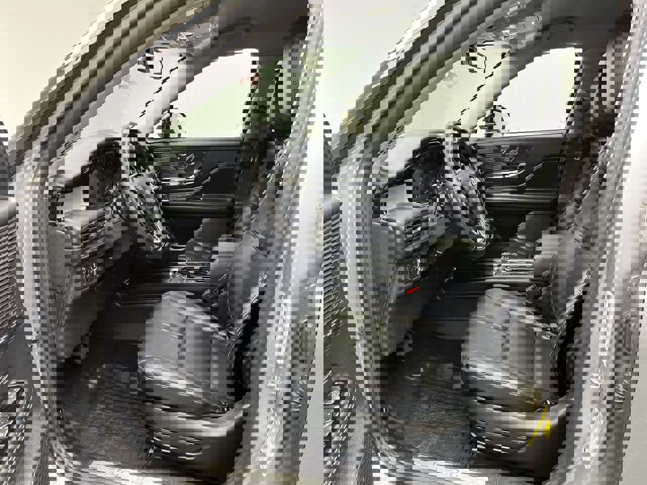 2022 Lincoln Corsair Standard photo 3