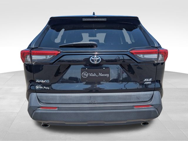 2021 Toyota RAV4 XLE photo 2