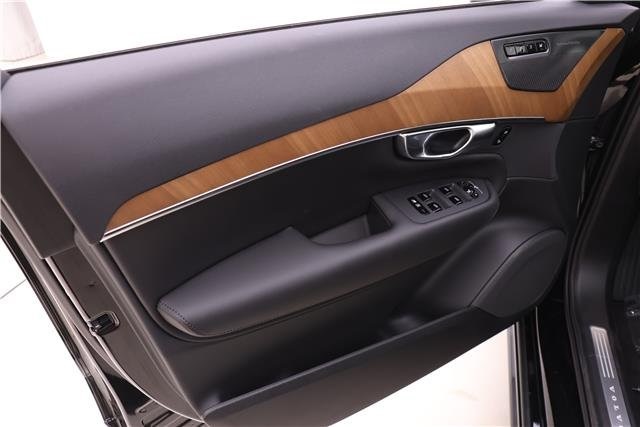 2025 Volvo XC90 T8 Plus photo 2