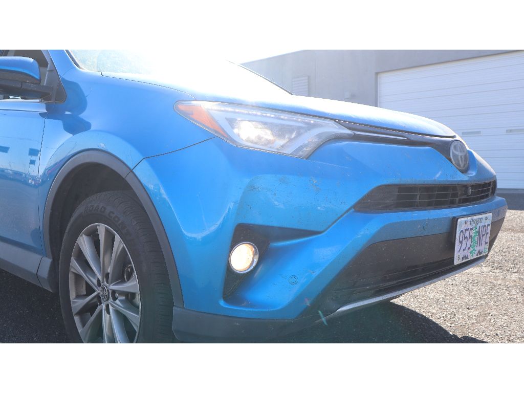 2016 Toyota RAV4 Limited photo 26