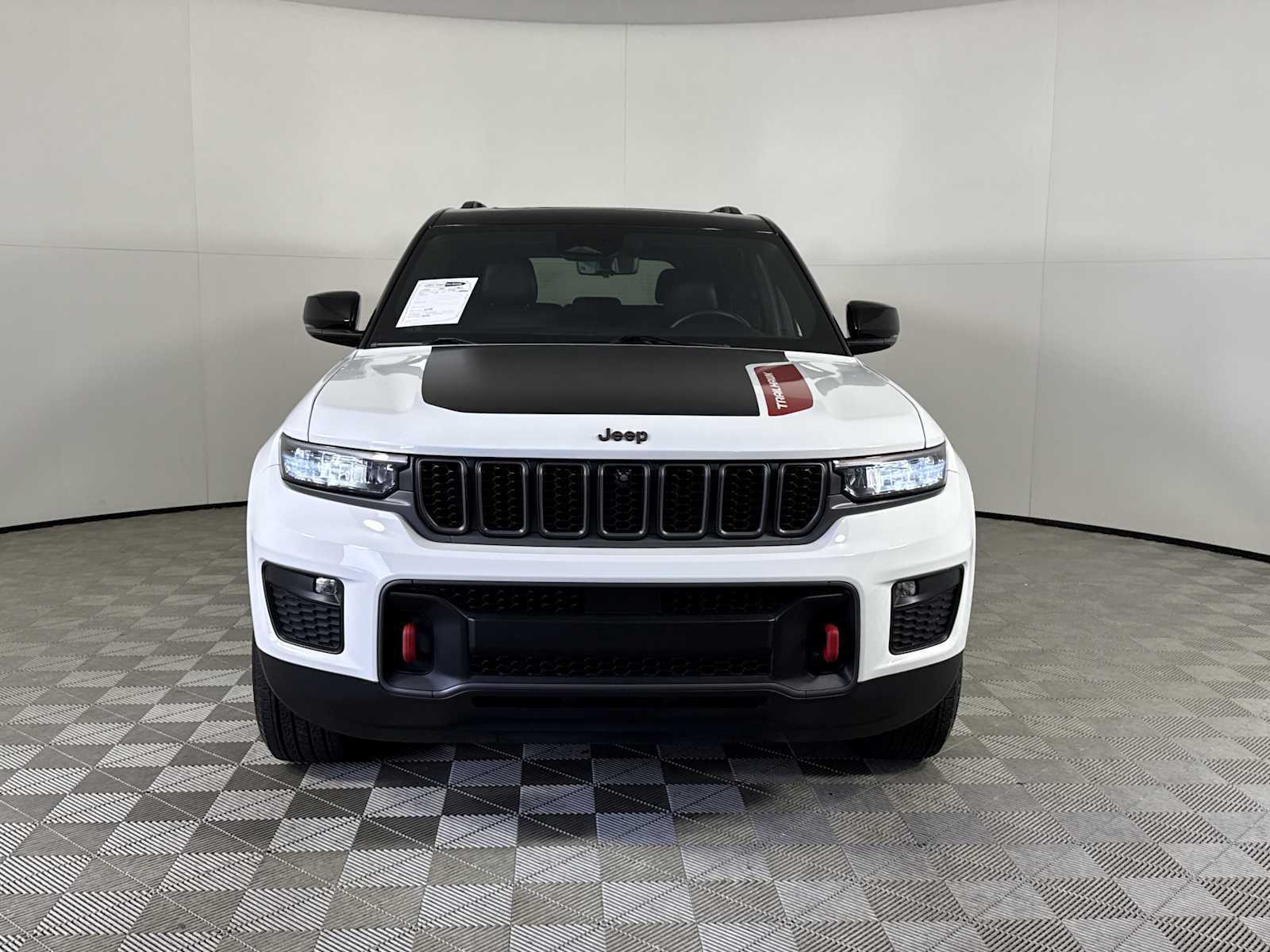 2022 Jeep Grand Cherokee Trailhawk photo 2