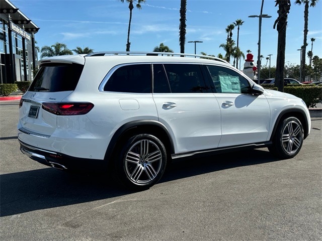 2025 Mercedes Benz GLS 450 4MATIC photo 3