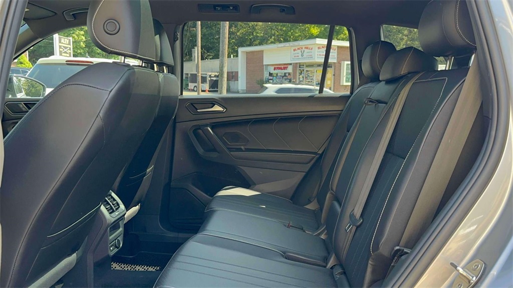 2022 Volkswagen Tiguan SE R-Line Black photo 8