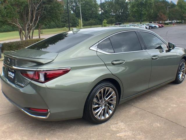 2024 Lexus ES 300h Ultra Luxury photo 8