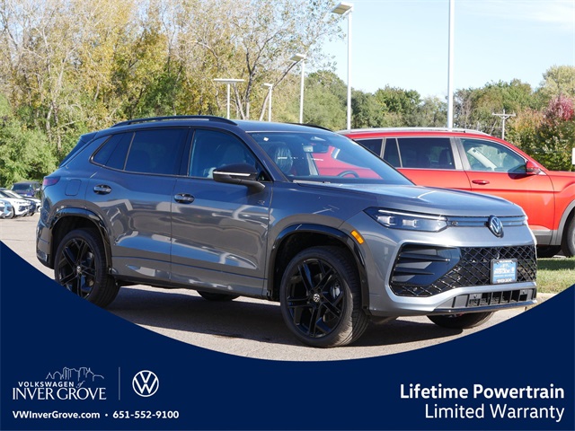 2025 Volkswagen Tiguan SE R-LINE BLACK's photo