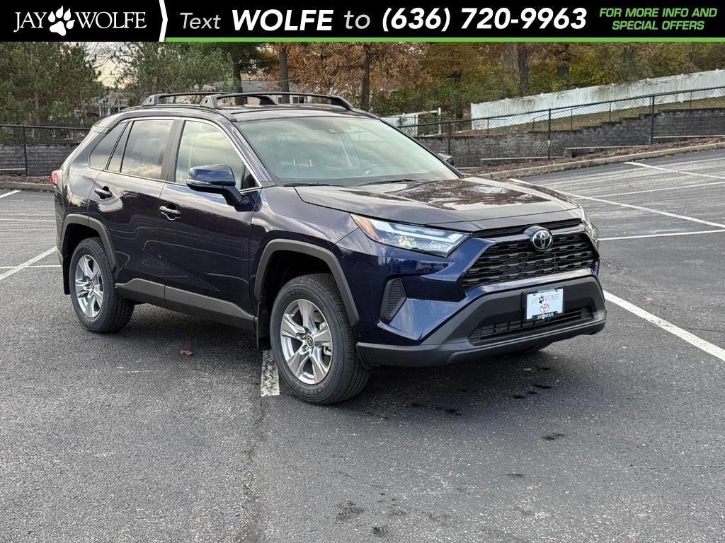 2025 Toyota RAV4 XLE's photo