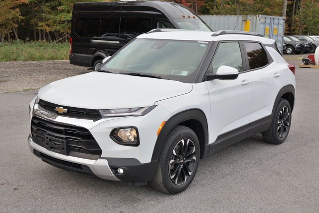 2022 Chevrolet Trailblazer LT photo 2