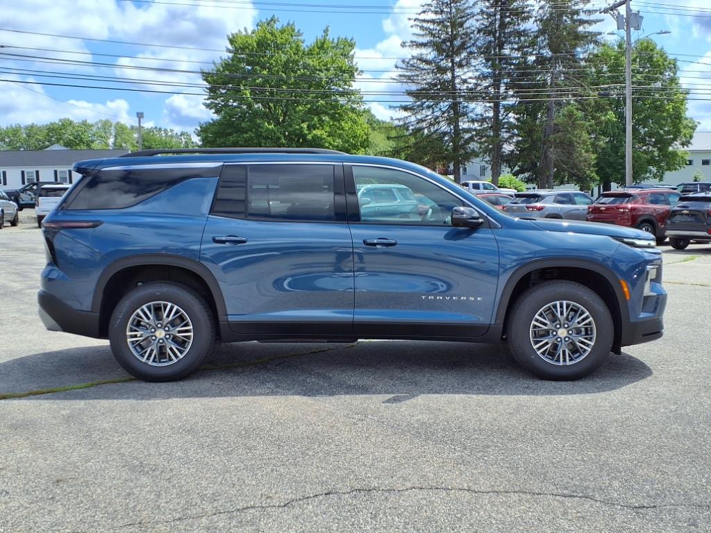 2025 Chevrolet Traverse photo 2
