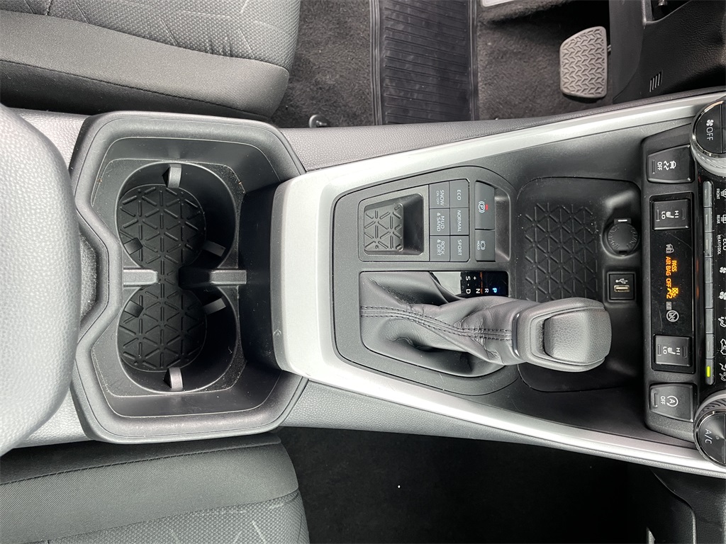 2024 Toyota RAV4 XLE photo 21