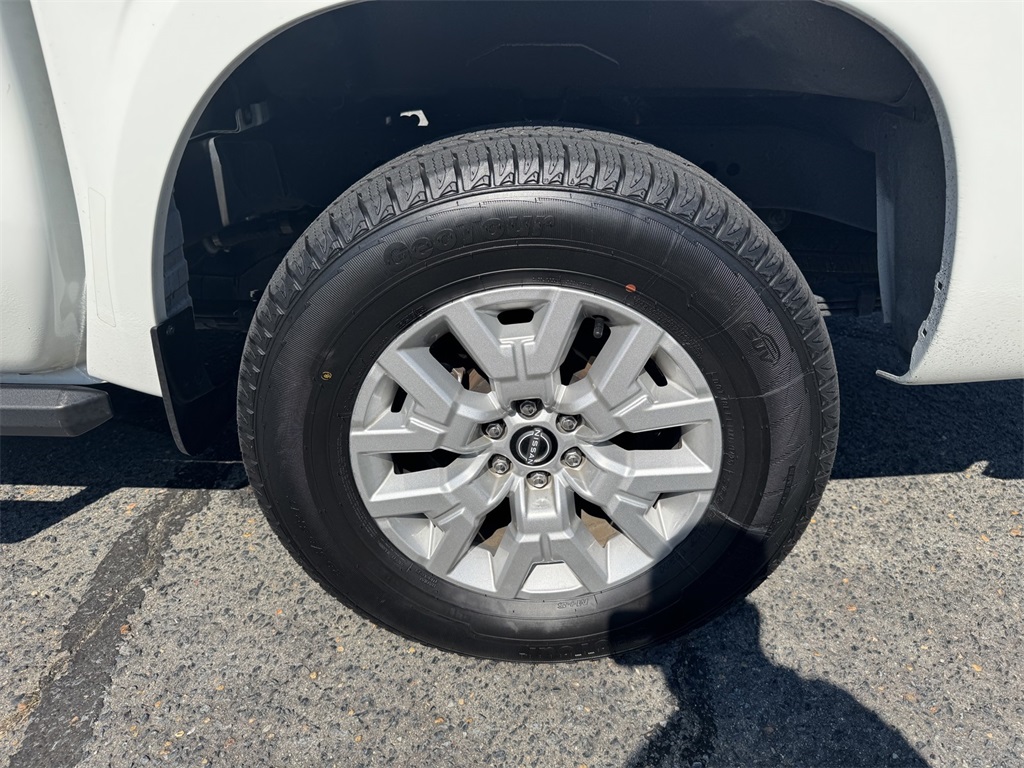 2024 Nissan Frontier SV photo 11