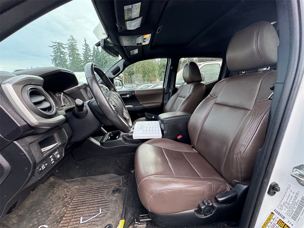 2017 Toyota Tacoma Limited photo 3