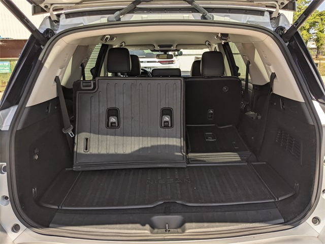 2022 Nissan Pathfinder SL photo 12