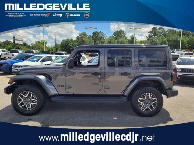 2025 Jeep Wrangler Sahara photo 4