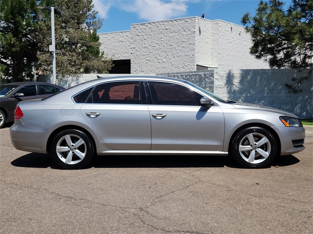 2013 Volkswagen Passat SE photo 2