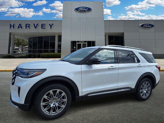 2025 Ford Explorer Platinum's photo