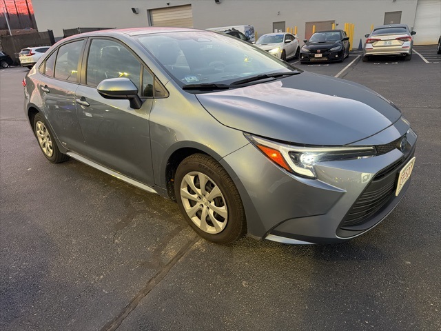 2024 Toyota Corolla LE's photo