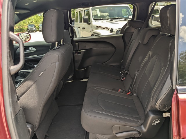 2020 Chrysler Pacifica Touring photo 11