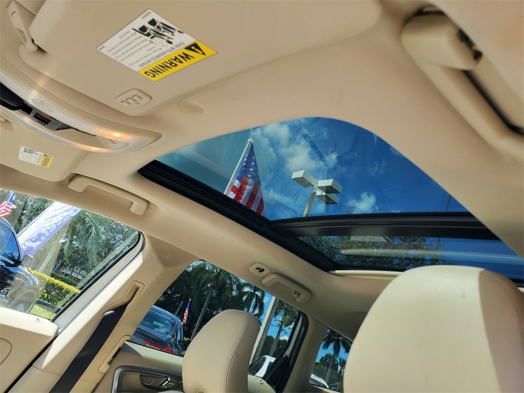 2016 Volvo XC60 T5 Drive-E Premier photo 16