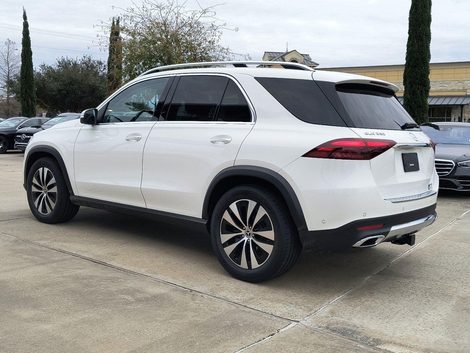 2025 Mercedes Benz GLE 350 4MATIC photo 2