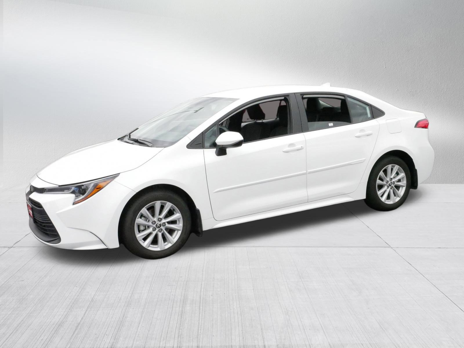 2024 Toyota Corolla LE photo 3
