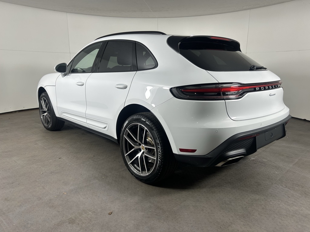 2024 Porsche Macan photo 3