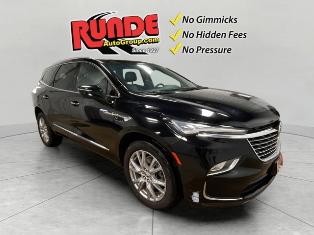 2023 Buick Enclave Essence's photo
