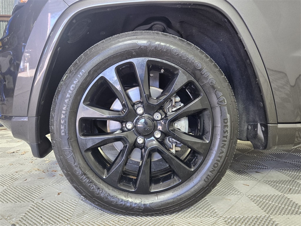 2020 Jeep Grand Cherokee Laredo Altitude photo 4