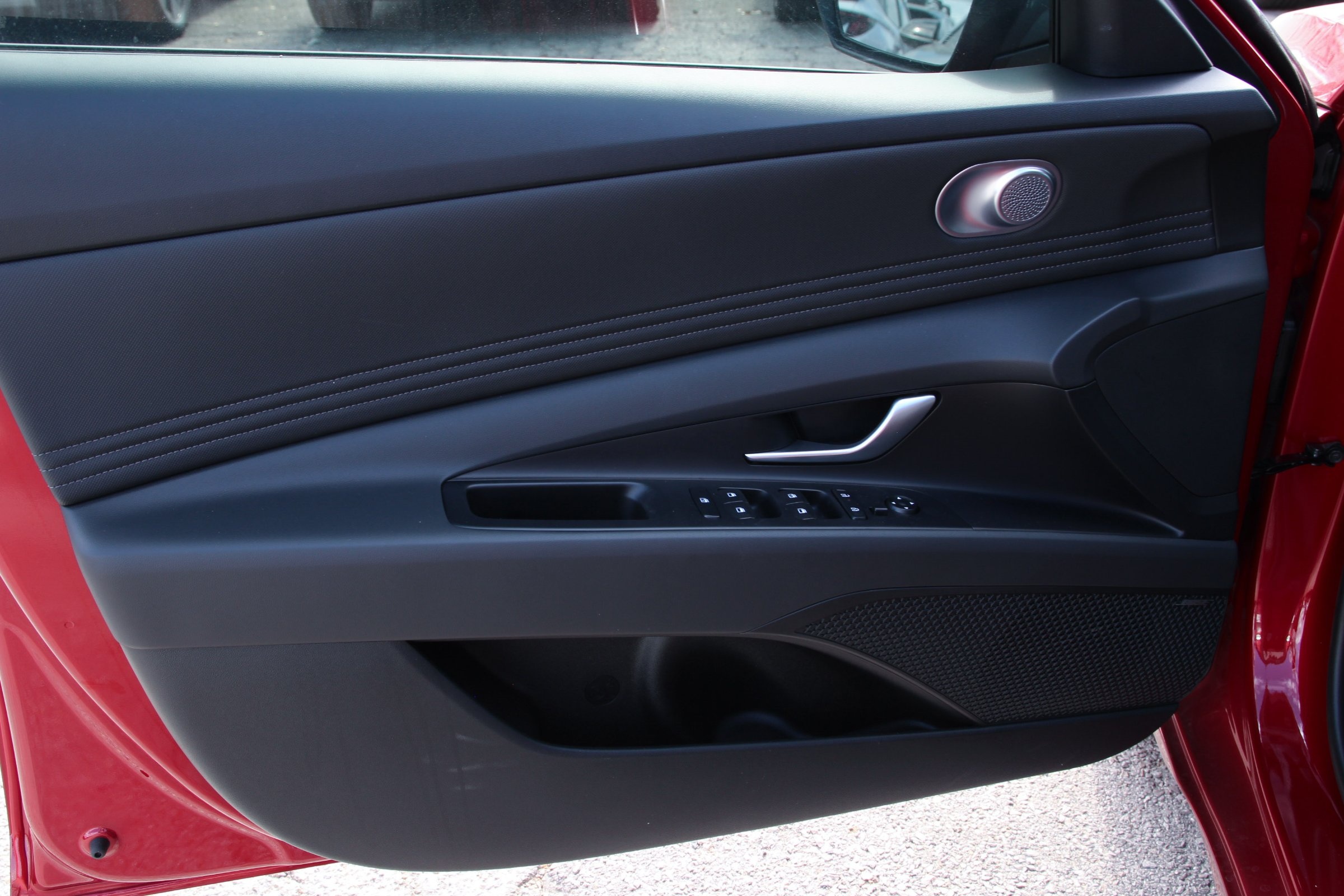 2025 Hyundai Elantra Limited photo 11