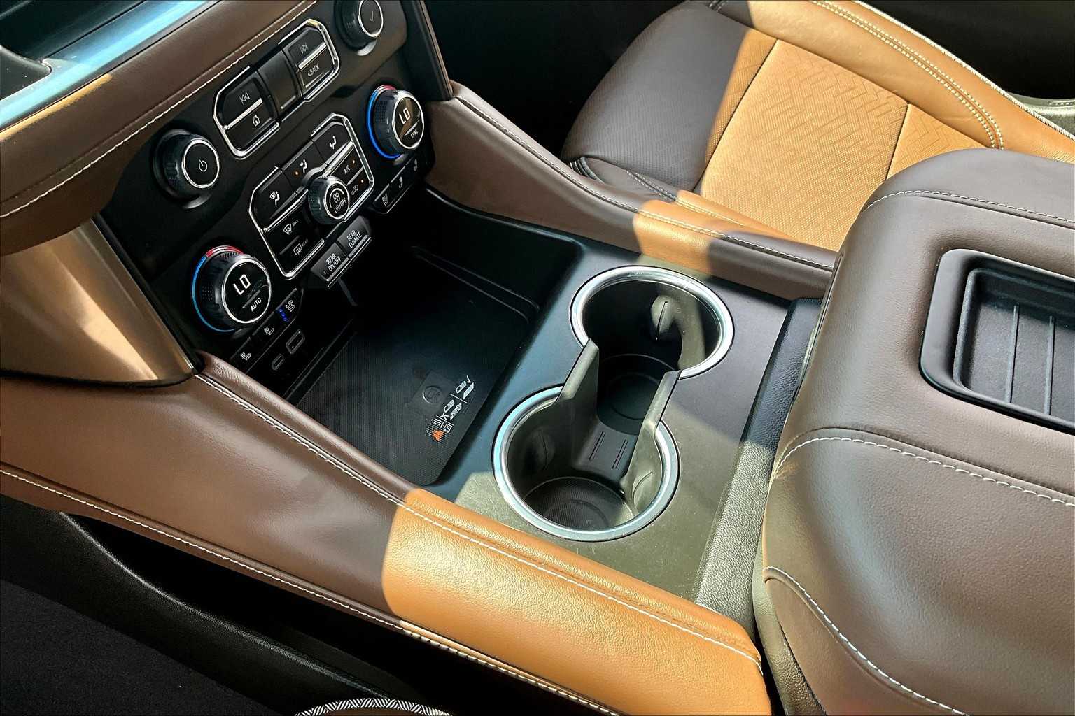 2023 Chevrolet Suburban High Country photo 15