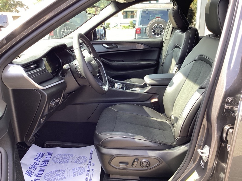 2025 Jeep Grand Cherokee Altitude X photo 19