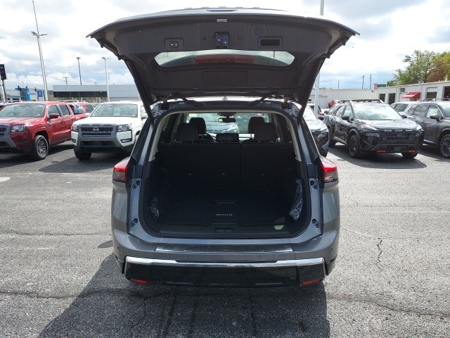 2026 Nissan Rogue Platinum photo 3