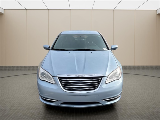2014 Chrysler 200 Touring photo 3