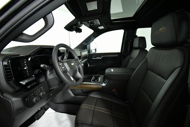 2026 Chevrolet Silverado 3500HD High Country photo 4