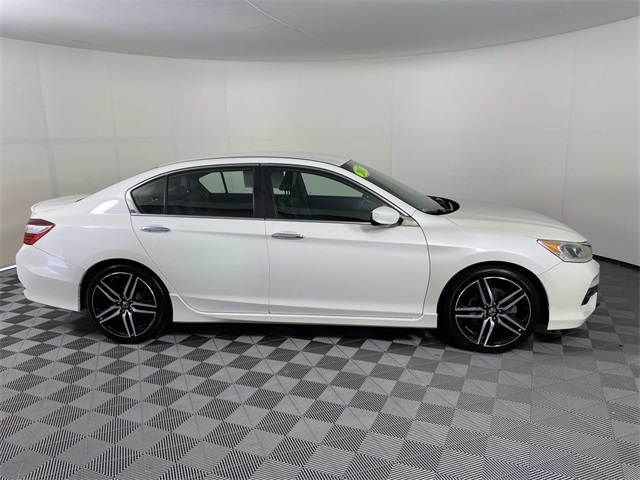 2017 Honda Accord Sport photo 9