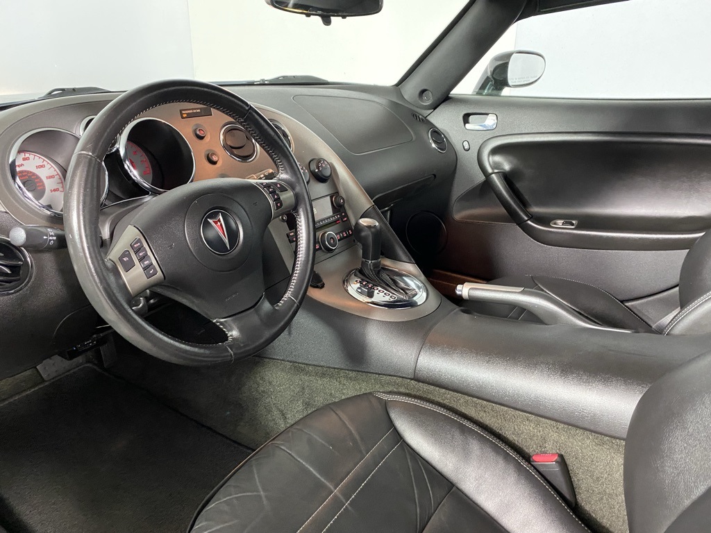 2007 Pontiac Solstice Base Convertible photo 2